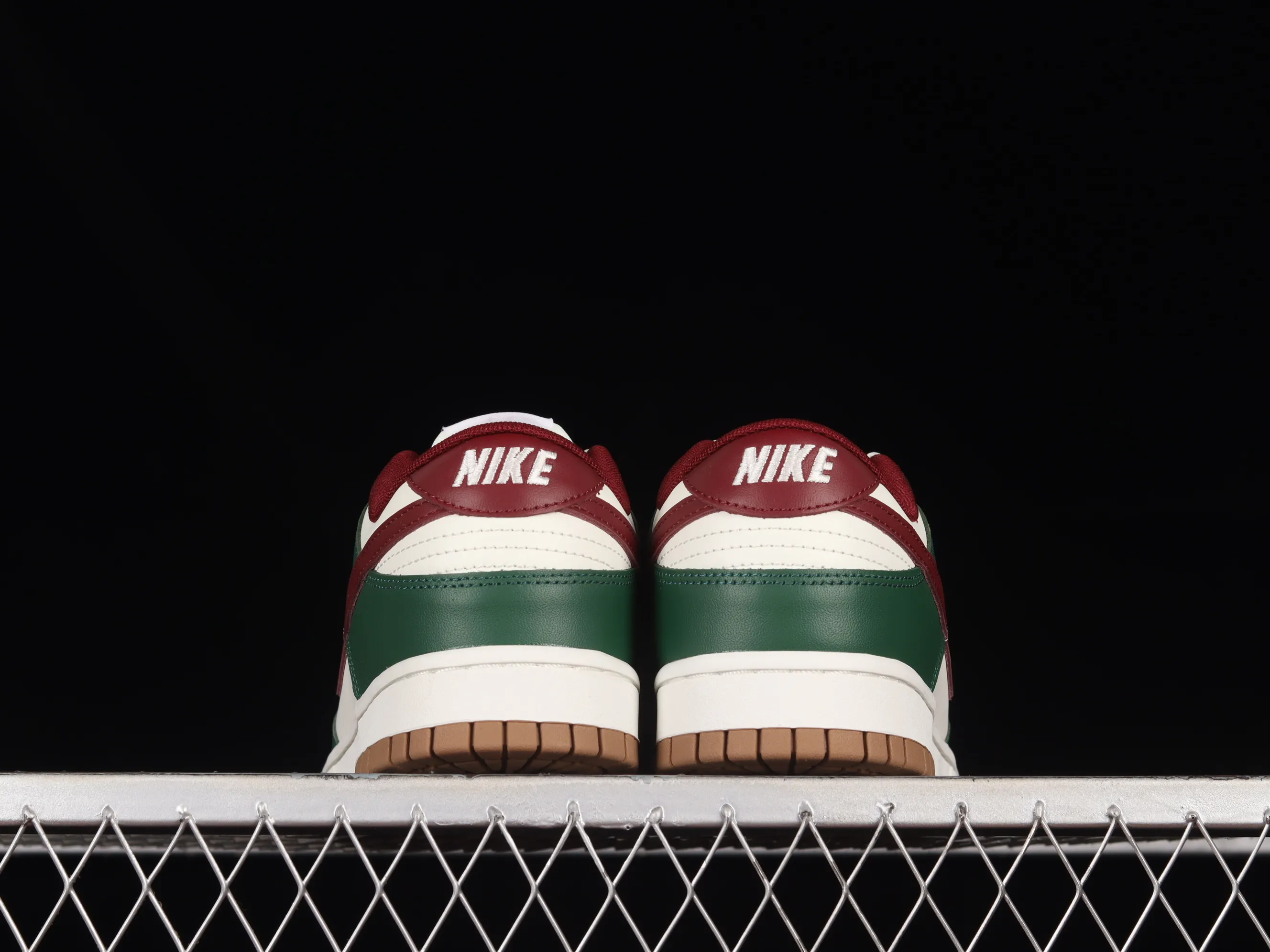 All categories Nk SB Dunk series Nk SB Dunk Low low-top sneakers C version Nk SB Dunk Low "Gorge Green" bean paste green color SB low-top casual sneakers FB7160-161
